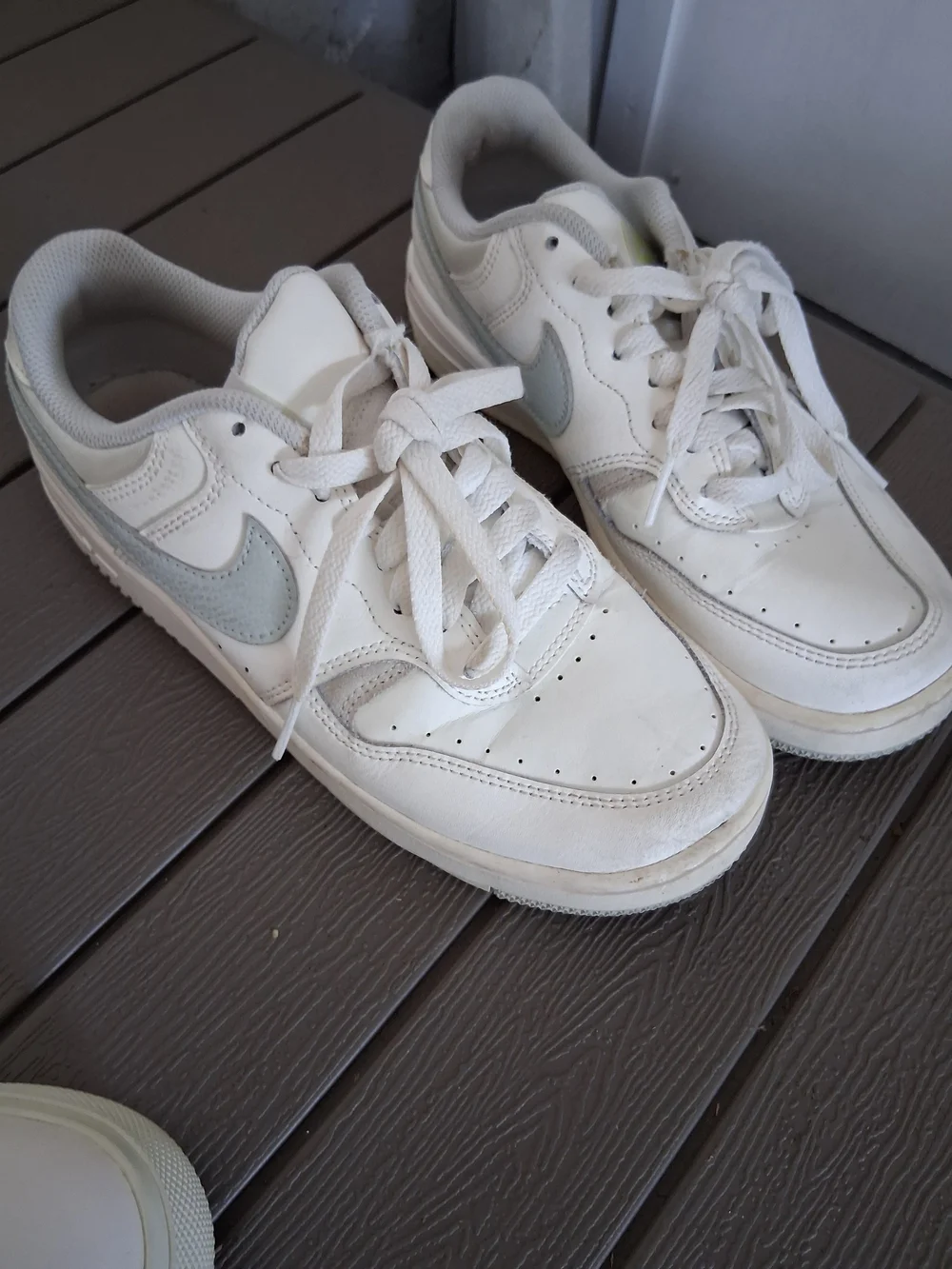 Nike White Low-Top Sneakers with Light Gray Swoosh